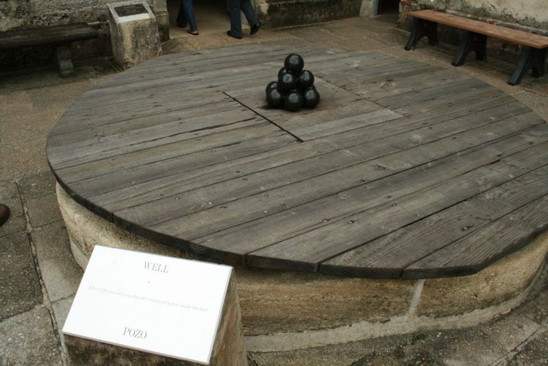 File:Castillo de San Marcos Well.jpg